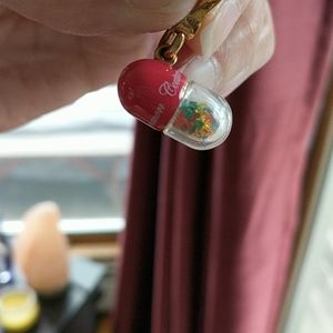 JUICY COUTURE PILL CHARM